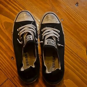 Black and white Converse shoes, size 7